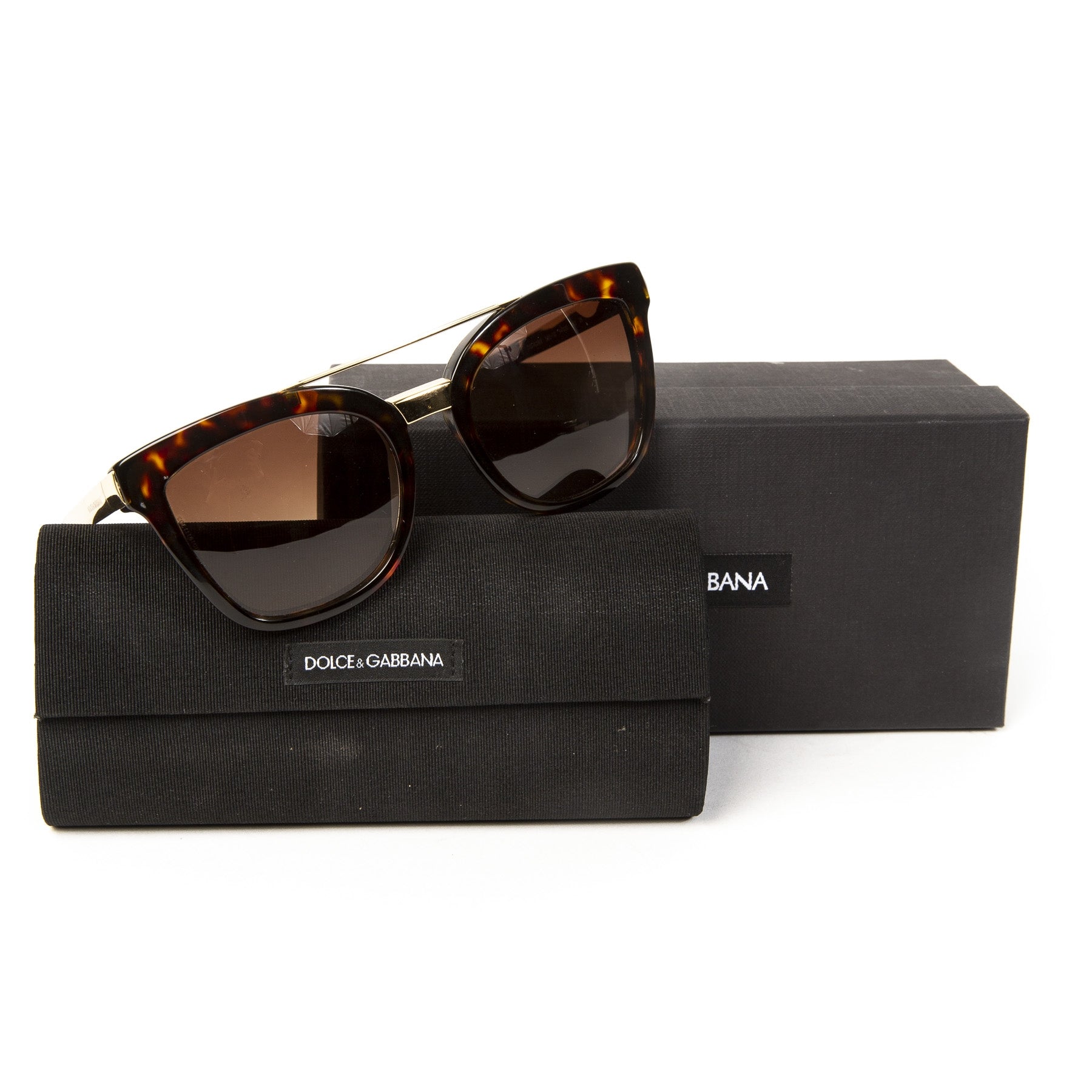 Dolce & Gabbana Tortoise Gold Sunglasses. Buy authentic secondhand dolce & gabbana sunglasses at lablelov antwerp, safe payment. koop online tweedehands dolce & gabbana zonnenbril bij labellov antwerpen. veilige betaling.