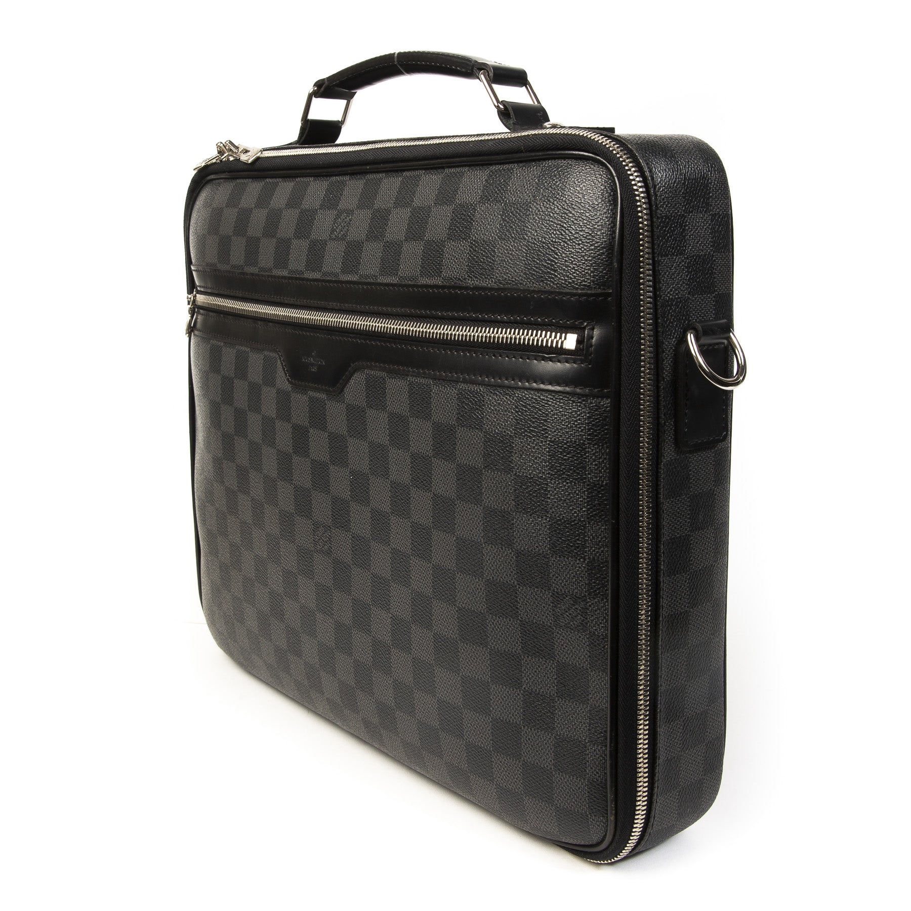 Buy and sell your Louis Vuitton Steeve Laptop Bag Damier Graphite for the best price at Labellov. Koop en verkoop uw authentieke Louis Vuitton designer handtassen en accessoires. Acheter sacs de Louis Vuitton en ligne.