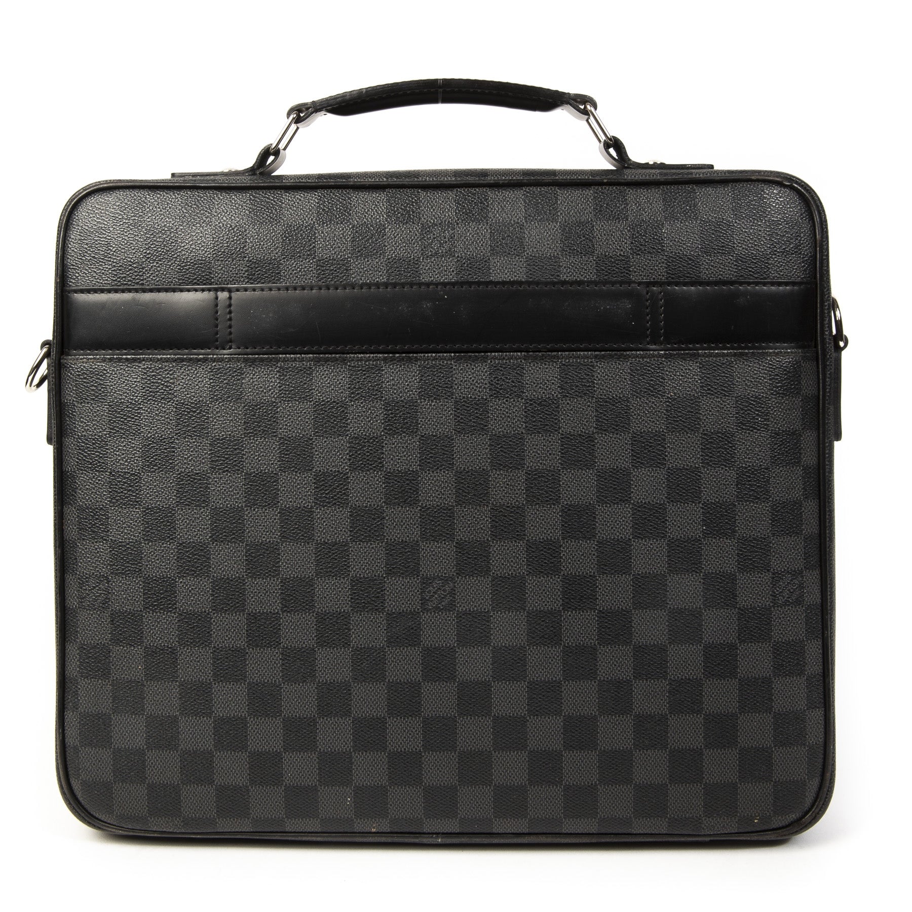 Buy and sell your Louis Vuitton Steeve Laptop Bag Damier Graphite for the best price at Labellov. Koop en verkoop uw authentieke Louis Vuitton designer handtassen en accessoires. Acheter sacs de Louis Vuitton en ligne.