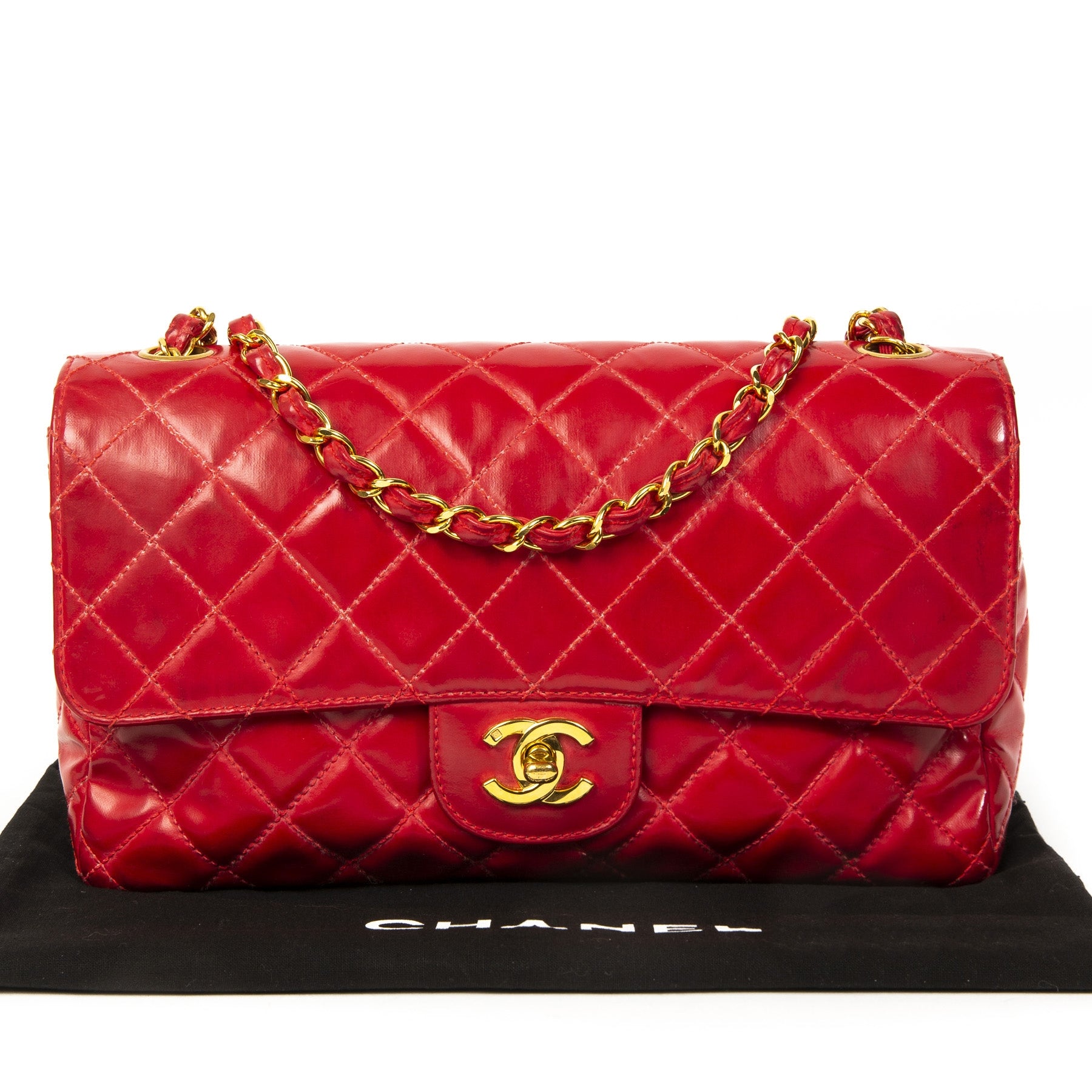 Chanel Vintage Red Medium Classic Flap Bag GHW. Buy authentic iconic secondhand chanel classic flap bag online at labellov antwerp, veilige betaling. Koop online tweedehands bij labellov een iconische chanel handtas bij labellov antwerpen.