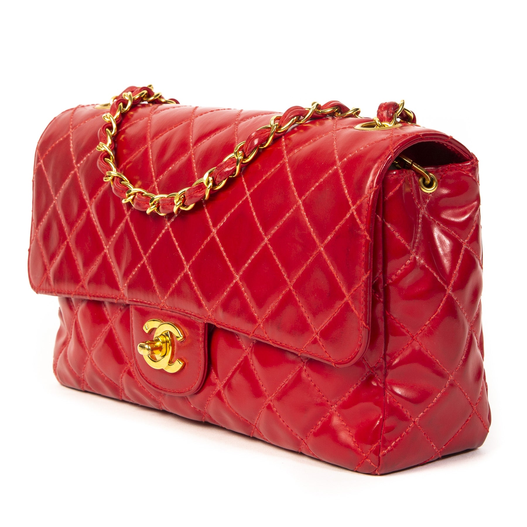 Chanel Vintage Red Medium Classic Flap Bag GHW. Buy authentic iconic secondhand chanel classic flap bag online at labellov antwerp, veilige betaling. Koop online tweedehands bij labellov een iconische chanel handtas bij labellov antwerpen.