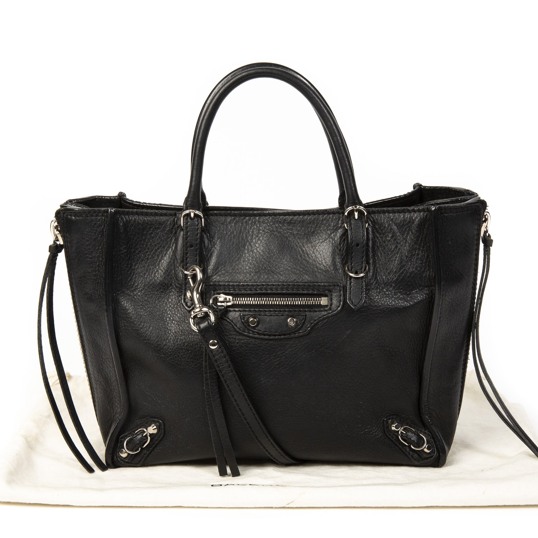 Balenciaga Black Papier Mini A4 Zip Around. Buy authentic secondhand Balenciaga bag at labellov antwerp, safe payment. Koop online tweedehands balenciaga papier tas bij labellov antwerpen. Veilige betaling. Designer vintage.