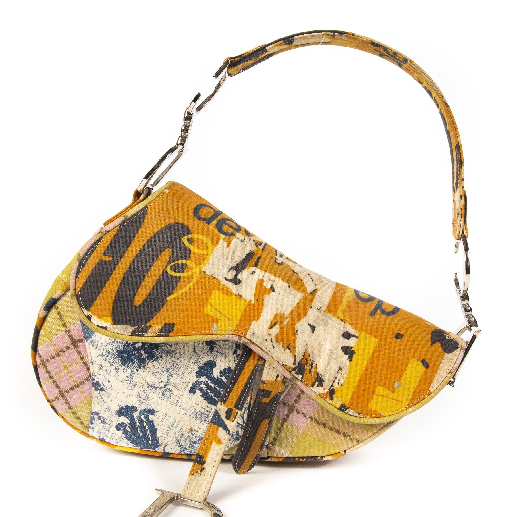 acheter en ligne seconde main Christian Dior Limited Edition Patch Work Multicolor Saddle Bag. koop veilig online tegen de beste prijs Christian Dior Limited Edition Patch Work Multicolor Saddle Bag. Shop safe online at Labellov.