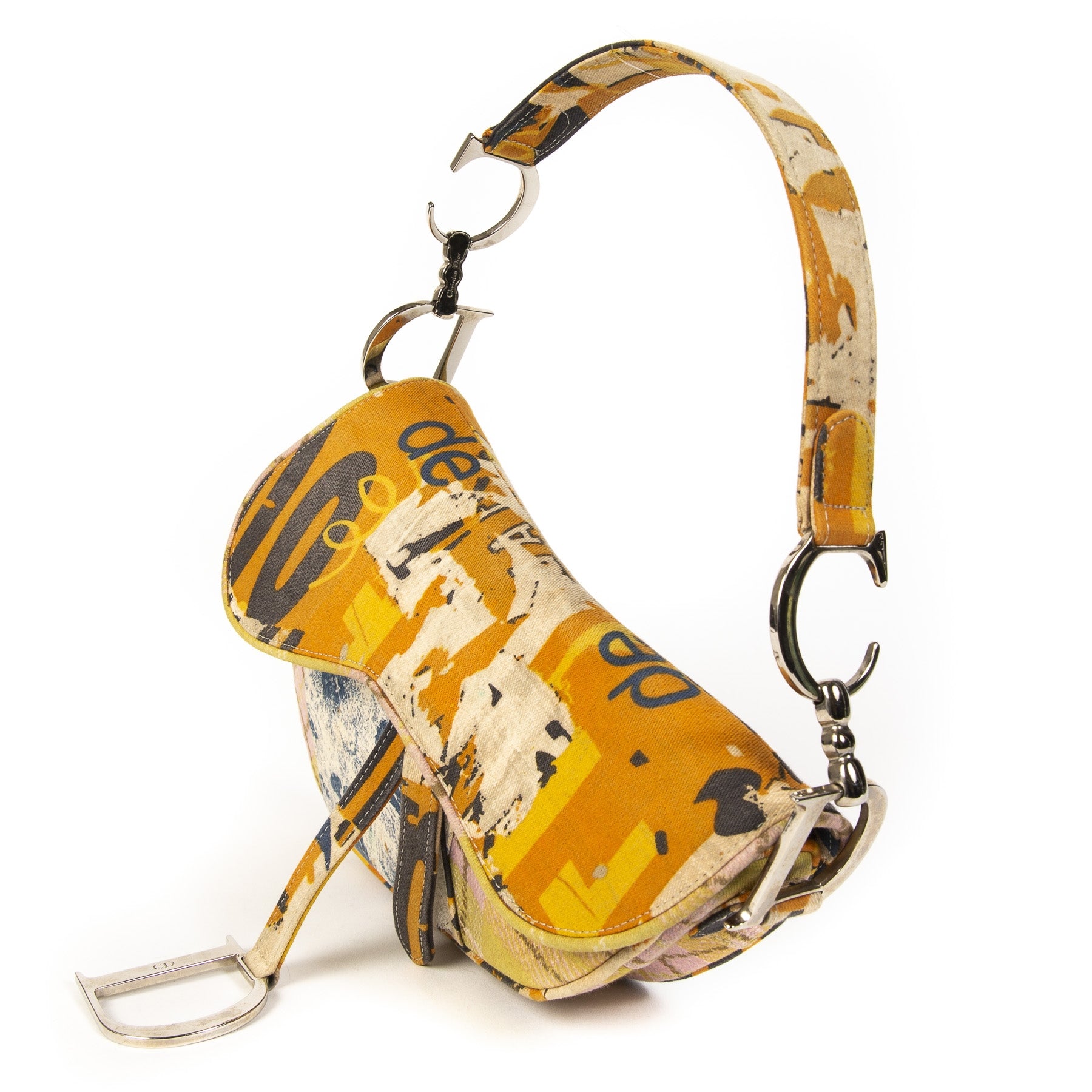 acheter en ligne seconde main Christian Dior Limited Edition Patch Work Multicolor Saddle Bag. koop veilig online tegen de beste prijs Christian Dior Limited Edition Patch Work Multicolor Saddle Bag. Shop safe online at Labellov.
