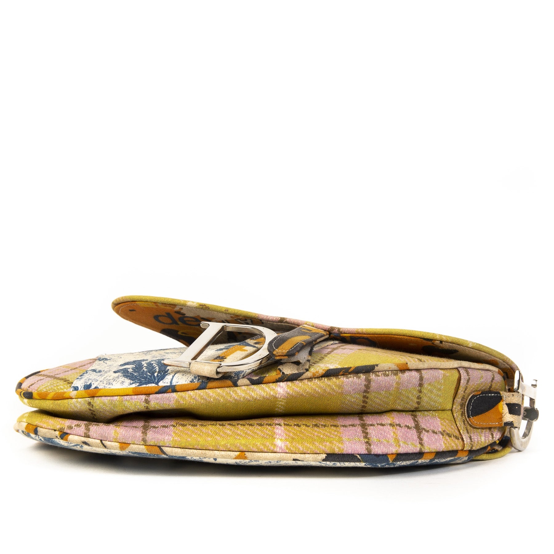 acheter en ligne seconde main Christian Dior Limited Edition Patch Work Multicolor Saddle Bag. koop veilig online tegen de beste prijs Christian Dior Limited Edition Patch Work Multicolor Saddle Bag. Shop safe online at Labellov.