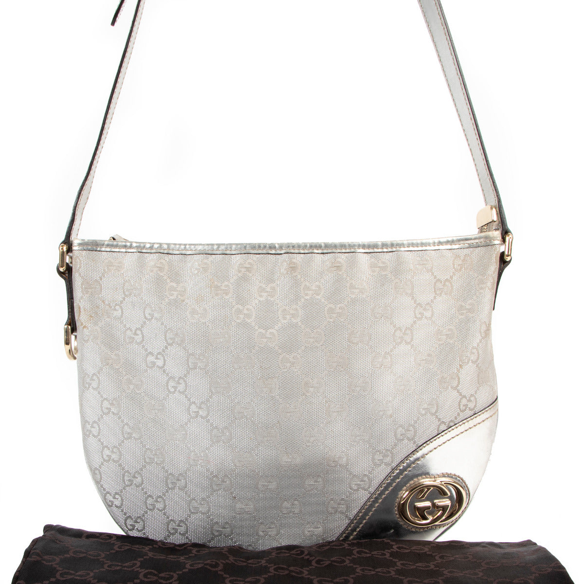 LL03296 Gucci Silver Crossbody Bag aan de beste prijs bij Labellov tweedehands luxe in Antwerpen