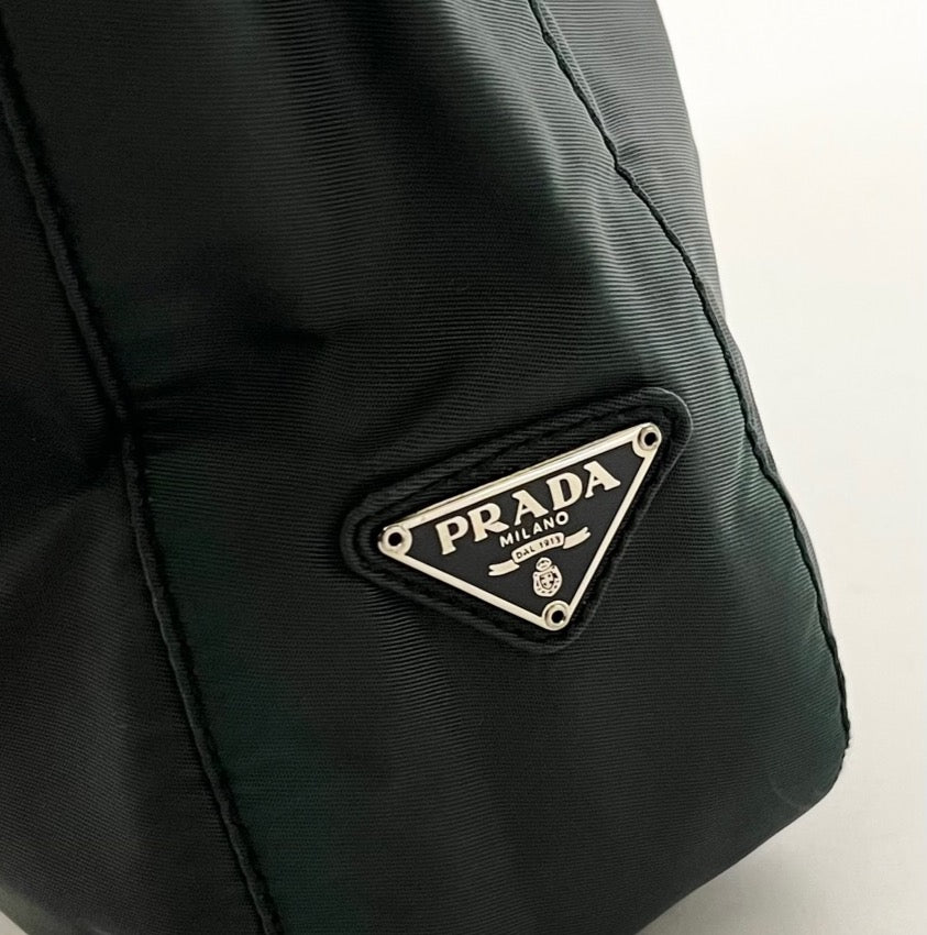 Prada Groene Nylon Metalen Handvat Schoudertas