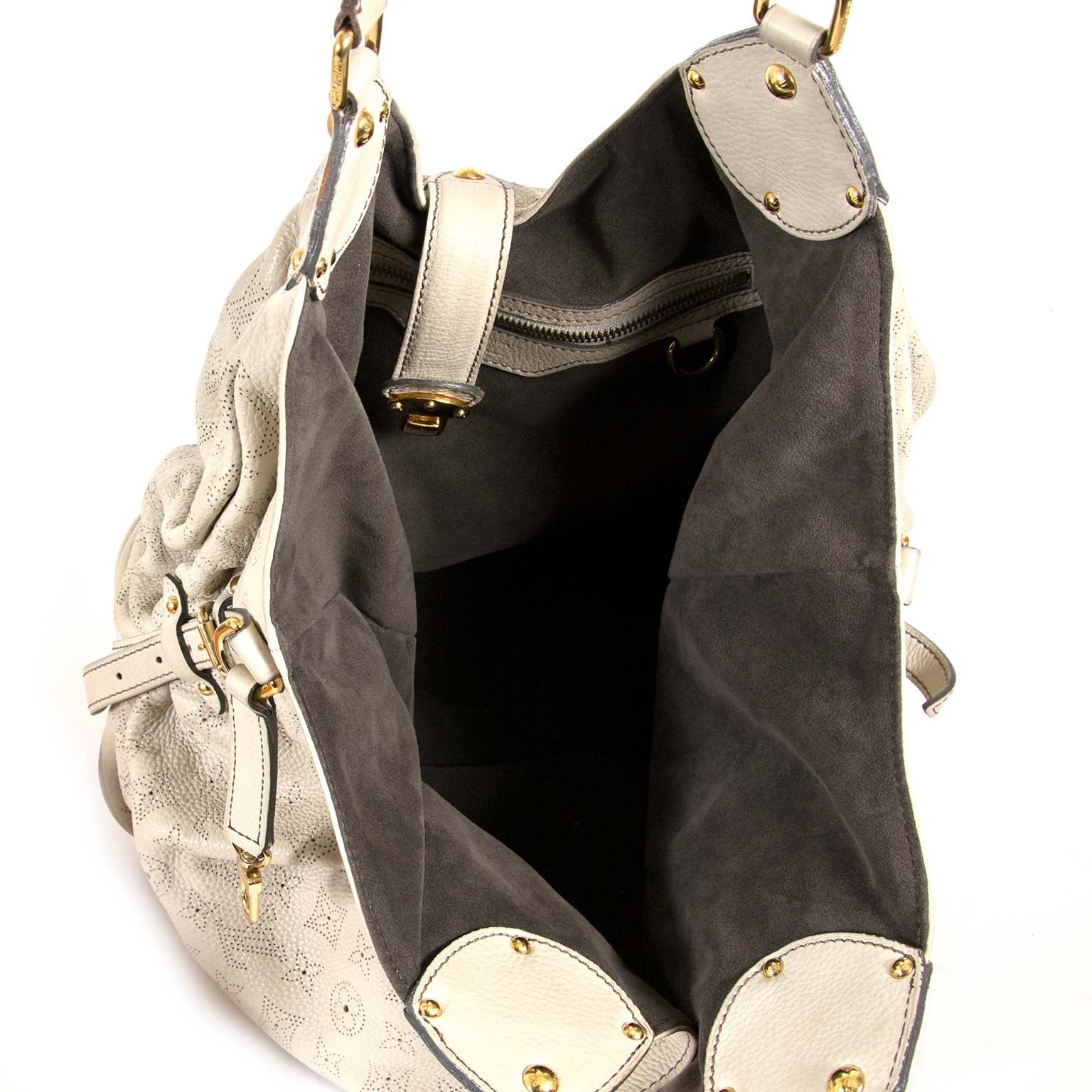 authentique Louis Vuitton Ivory White Mahina Leather Hobo Bag en vendre chez labellov vintage boutique de mode anvers