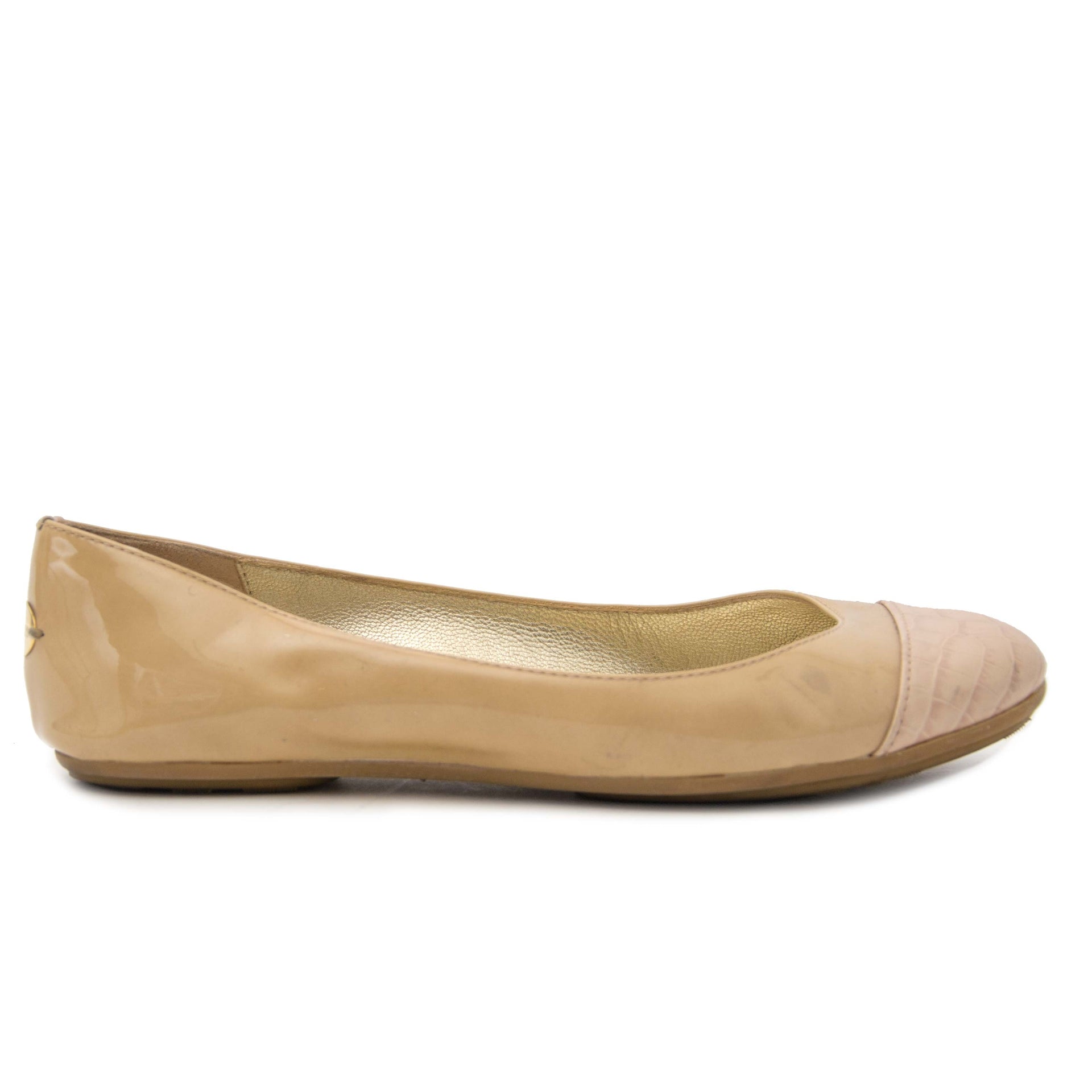 Buy authentic Jimmy Choo at the best price at Labellov. Safe and secure shopping. Koop tweedehands authentieke Jimmy Choo schoenen bij Labellov in Antwerpen.