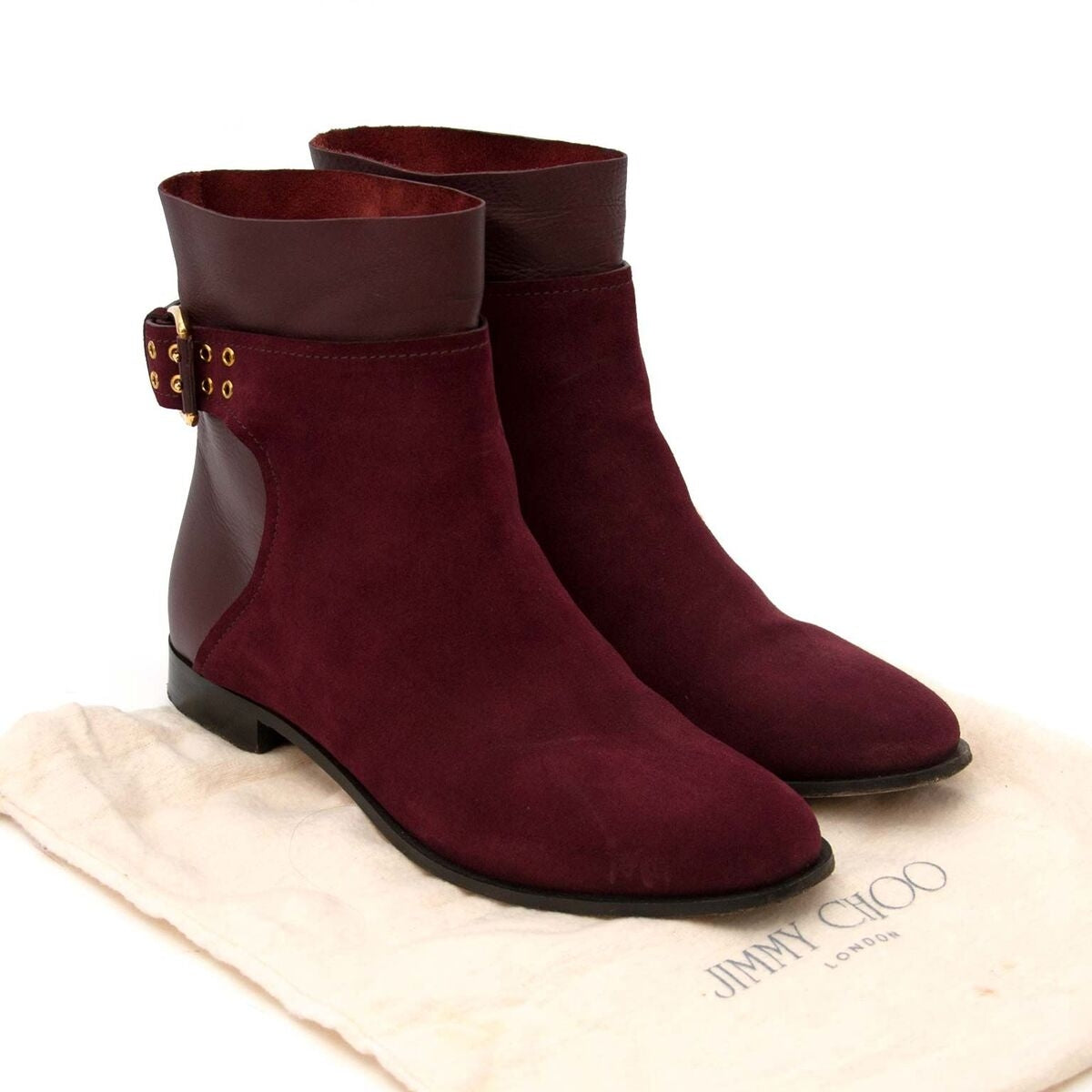 Compra unas botas de Jimmy Choo en cuero muy en moda para el precio correcto en LabelLOV.