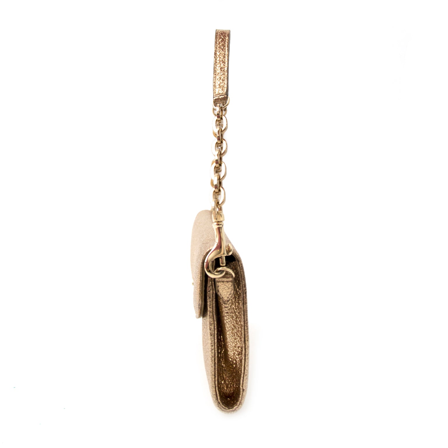 Koop nu dit perfecte Jimmy Choo Riane Gold Clutch tasje, ideaal om te gebruiken als portefeuille of avondclutch, Labellov verkoopt authentieke tweedehands designer tassen.