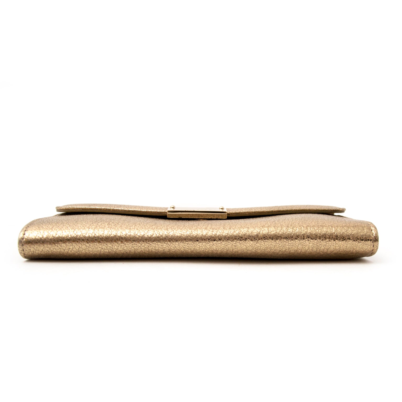 Looking for the ultimate vintage designer bags? Jimmy Choo 'Riane' Gold Clutch, affordable price for a beautiful bag. Buy online or in store, the best prices for the it-bags.