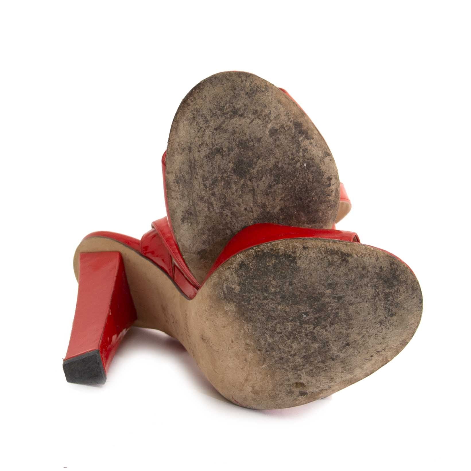 authentique seconde main Jimmy Choo Red Patent Leather Sandal Heels chez webshop LabelLOV