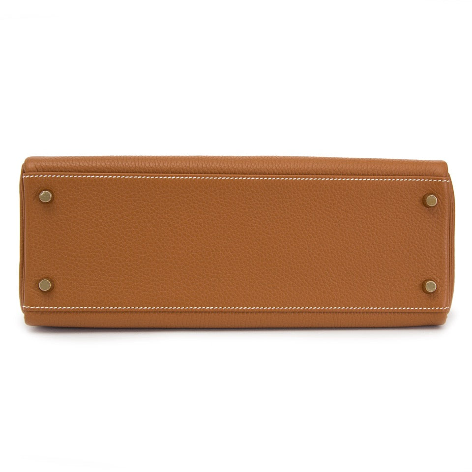 Op zoek naar een Hermes Kelly 32 Gold? Koop veilig bij Labellov Antwerpen en bezoek de showroom.
