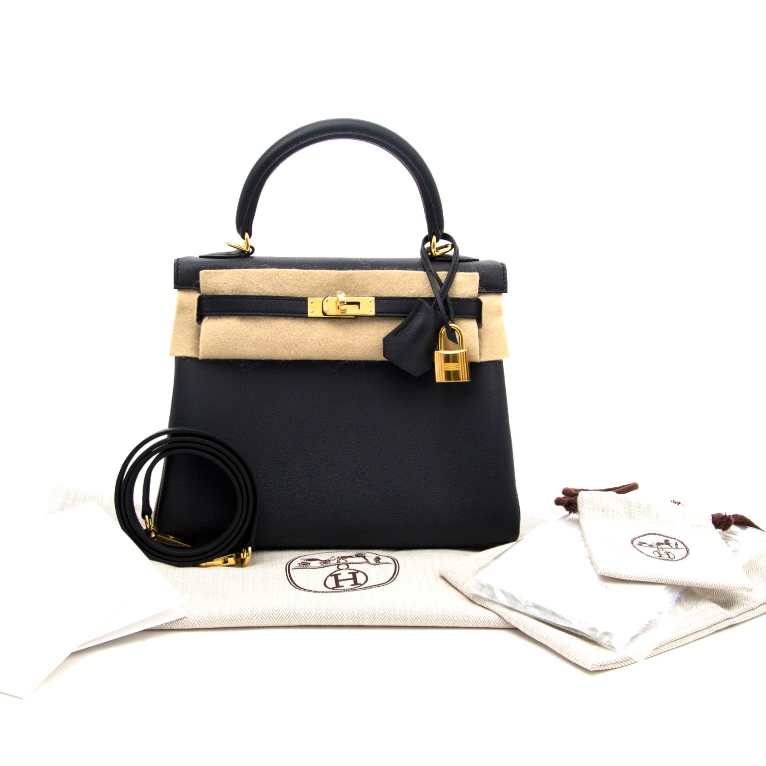 shop your designer luxury Hermès Kelly 25cm Swift Blue Indigo GHW at the best price online at labellov.com