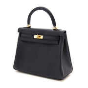 Buy authentic Hermès Kelly 25cm Swift Blue Indigo GHW at LabelLOV vintage webshop. Luxe, vintage, fashion. Safe and secure online shopping. Antwerp, Belgium.