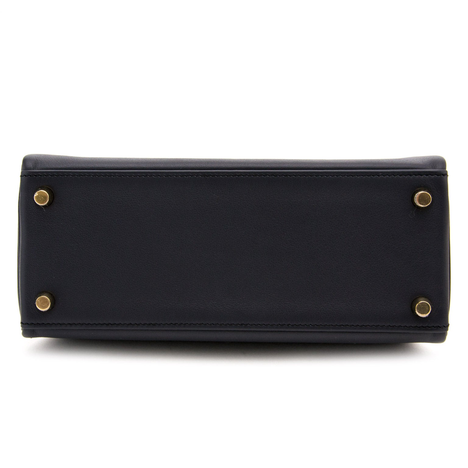 Buy authentic Hermès Kelly 25cm Swift Blue Indigo GHW bag at the right price at LabelLOV vintage webshop. Luxe, vintage, fashion. Safe and secure online shopping. Antwerp, Belgium. labellov.com