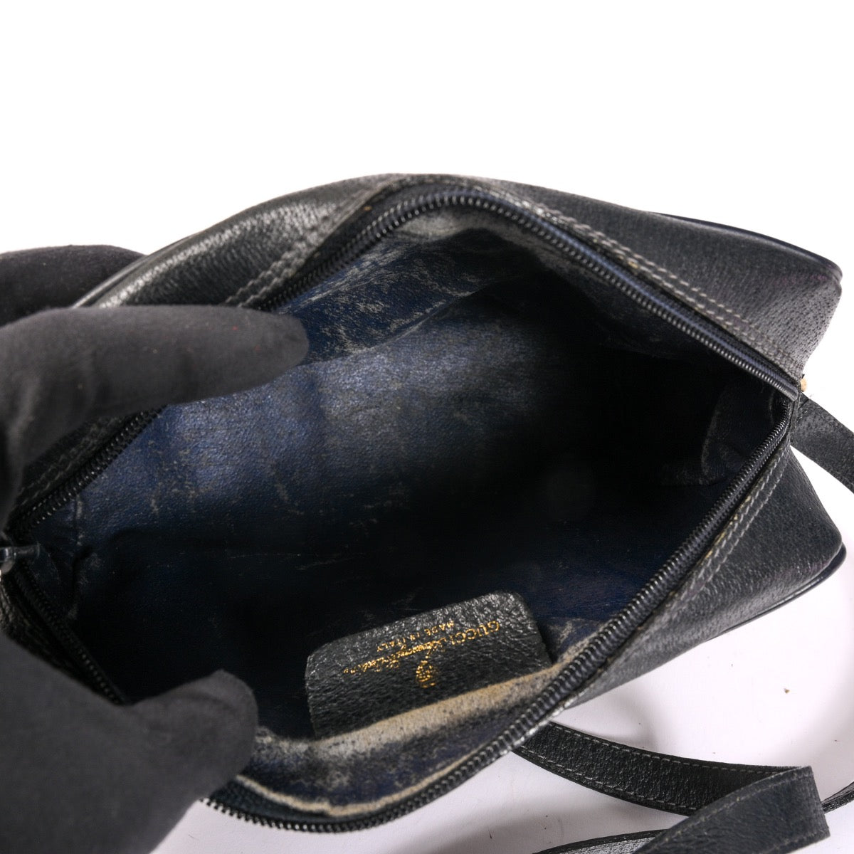 Authentic second hand Gucci crossbody bag in good condition on Labellov.com