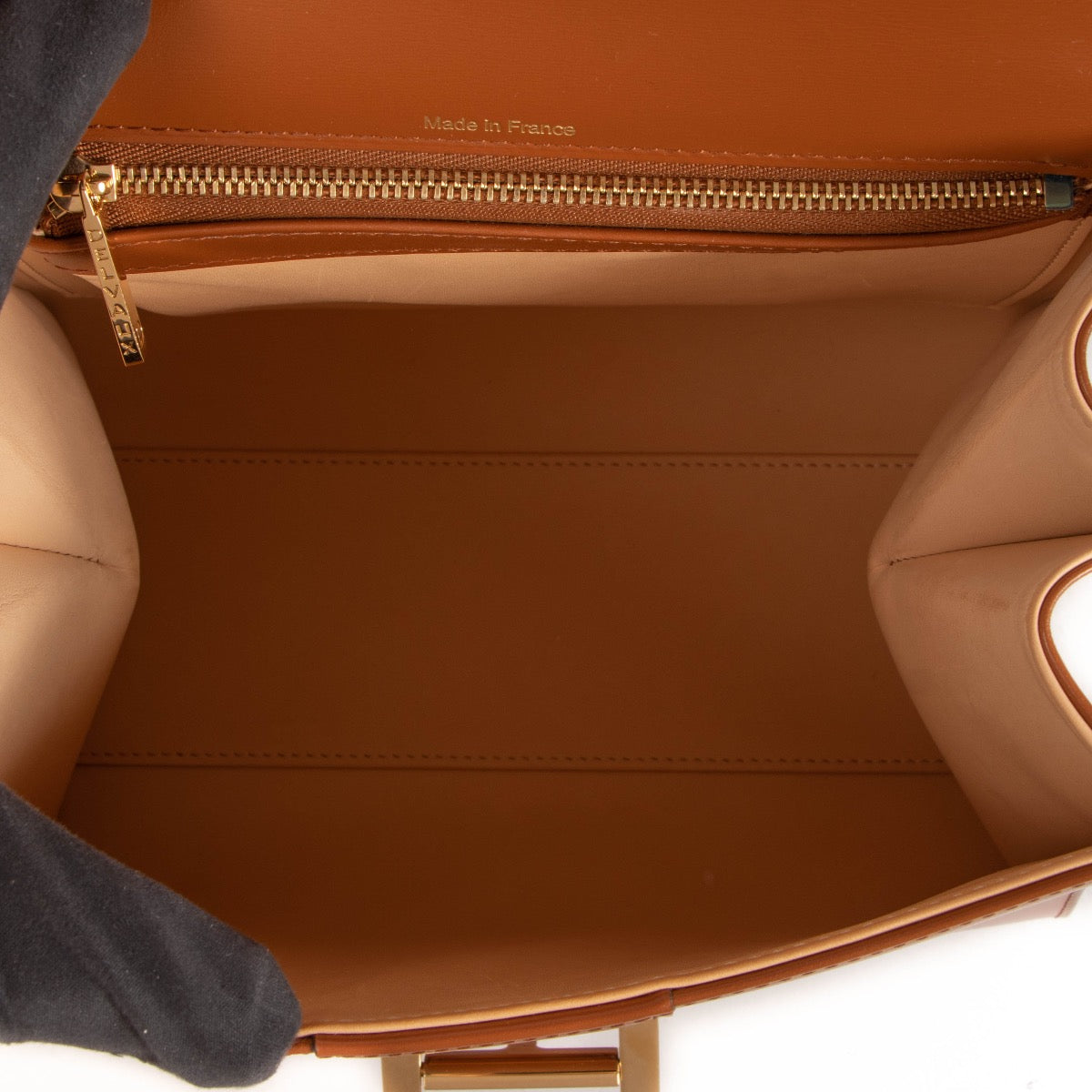 Buy an authentic Delvaux Brillant PM Brandy Box Calf in a brand new condition at Labellov in Antwerp.