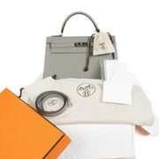 Authentic second hand brand new Hermès Kelly 32 Gris Mouette Epsom PHW on www.labellov.com