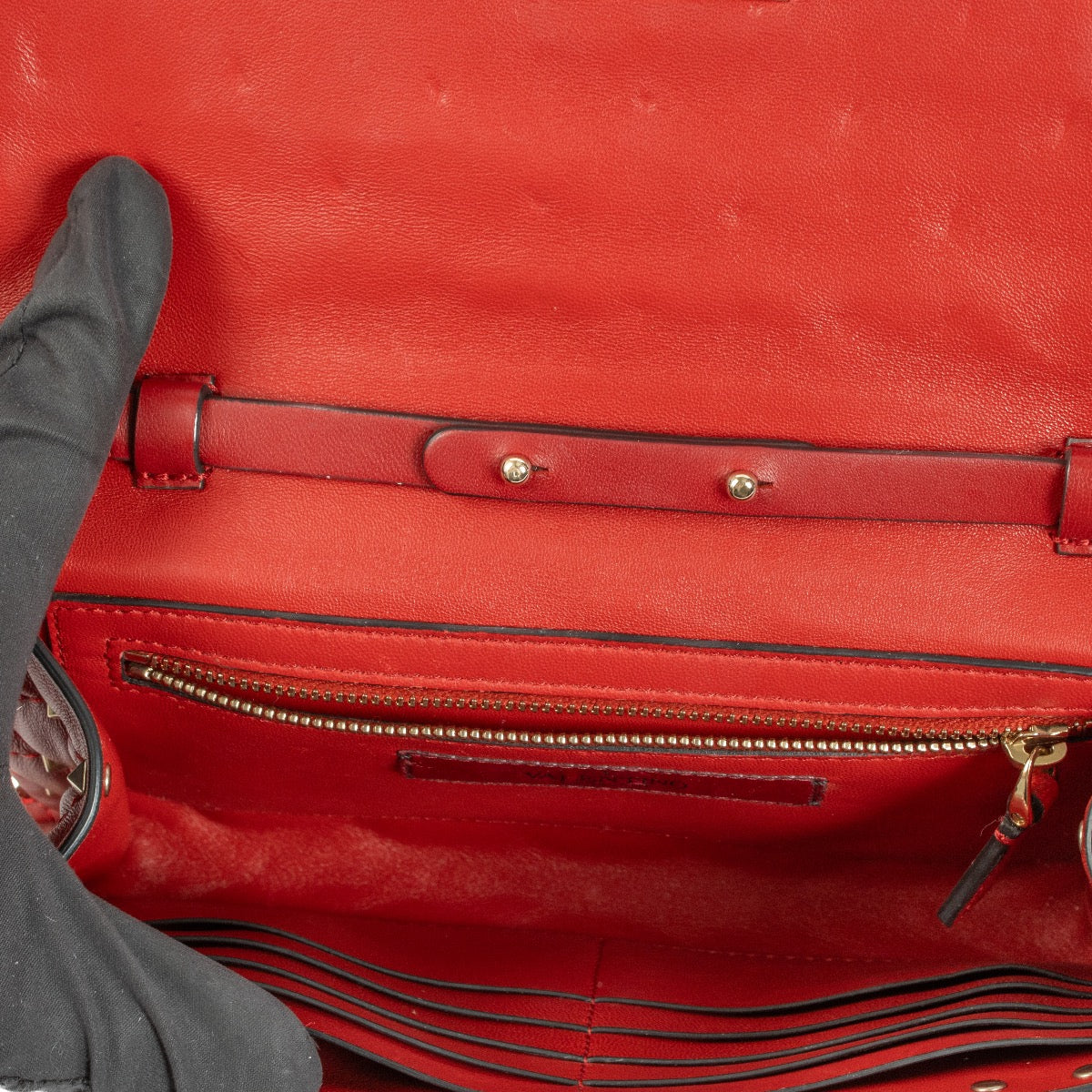 Authentic second hand Valentino Garavani Red Shoulder Bag on Labellov.com