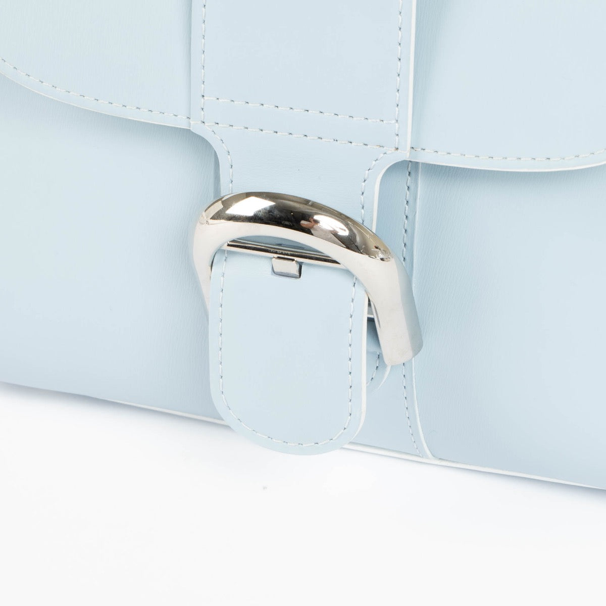 Shop safe online at Labellov in Antwerp, Brussels and knokke this 100% authentic second hand Delvaux Baby Blue Box Calf Mini Brillant