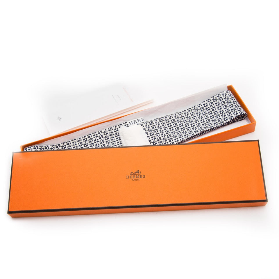 Acheter secur en ligne votre foulard en soie d'Hermes pour le meilleur prix