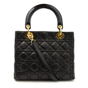 Koop nu deze Christian Dior Medium Black Lady Dior Bag te koop in Antwerpen, grootste webshop ter wereld voor luxe artikelen aan tweedehands prijzen.