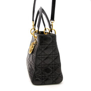 Worldwide shipping and safe shopping on www.labellov.com, designer brands and second hand items, clothes, shoes, bags, everything for sale.