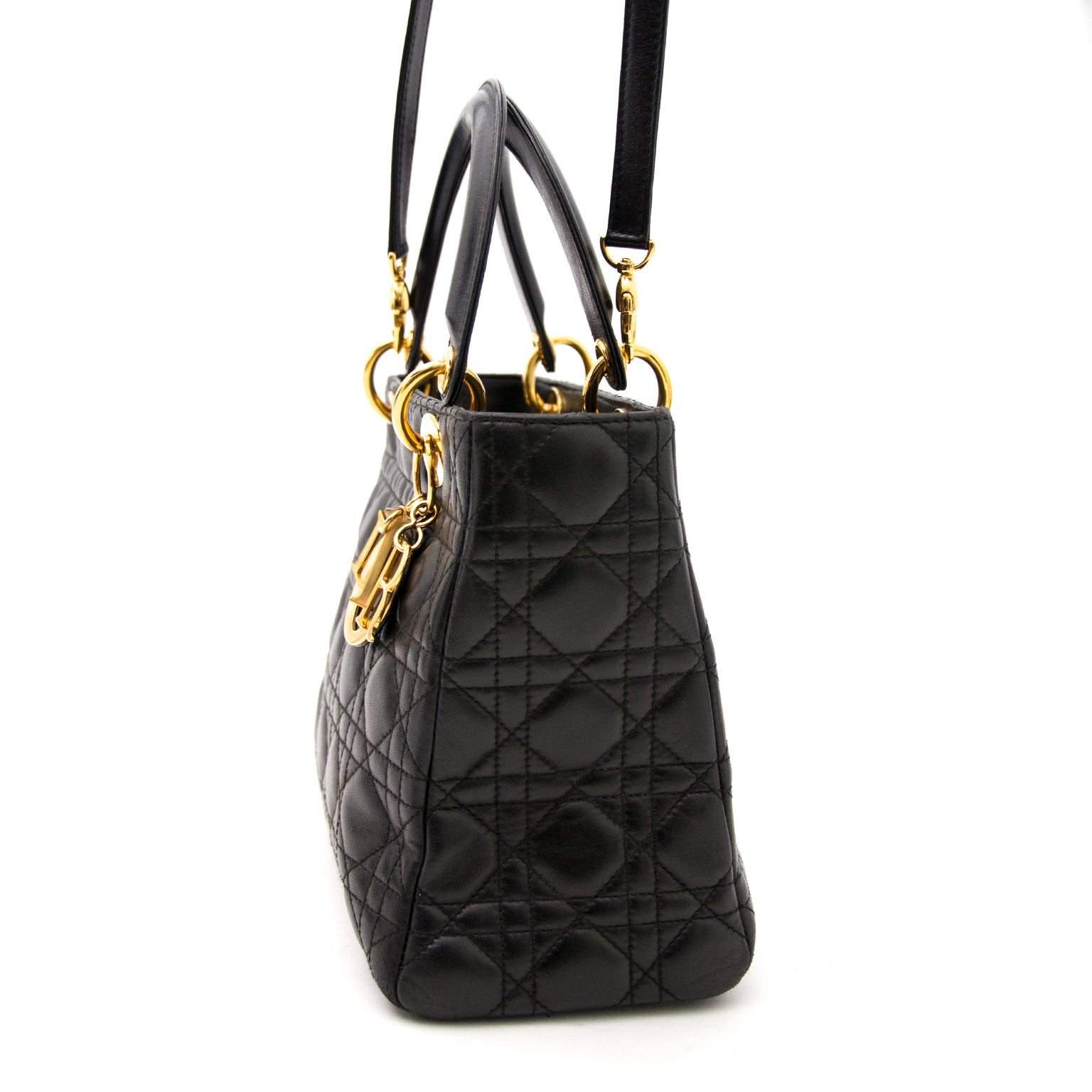 Worldwide shipping and safe shopping on www.labellov.com, designer brands and second hand items, clothes, shoes, bags, everything for sale.