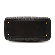Achetez le Christian Dior Medium Black Lady Dior Bag maintenant en ligne www.labellov.com, des prix raisonnables.