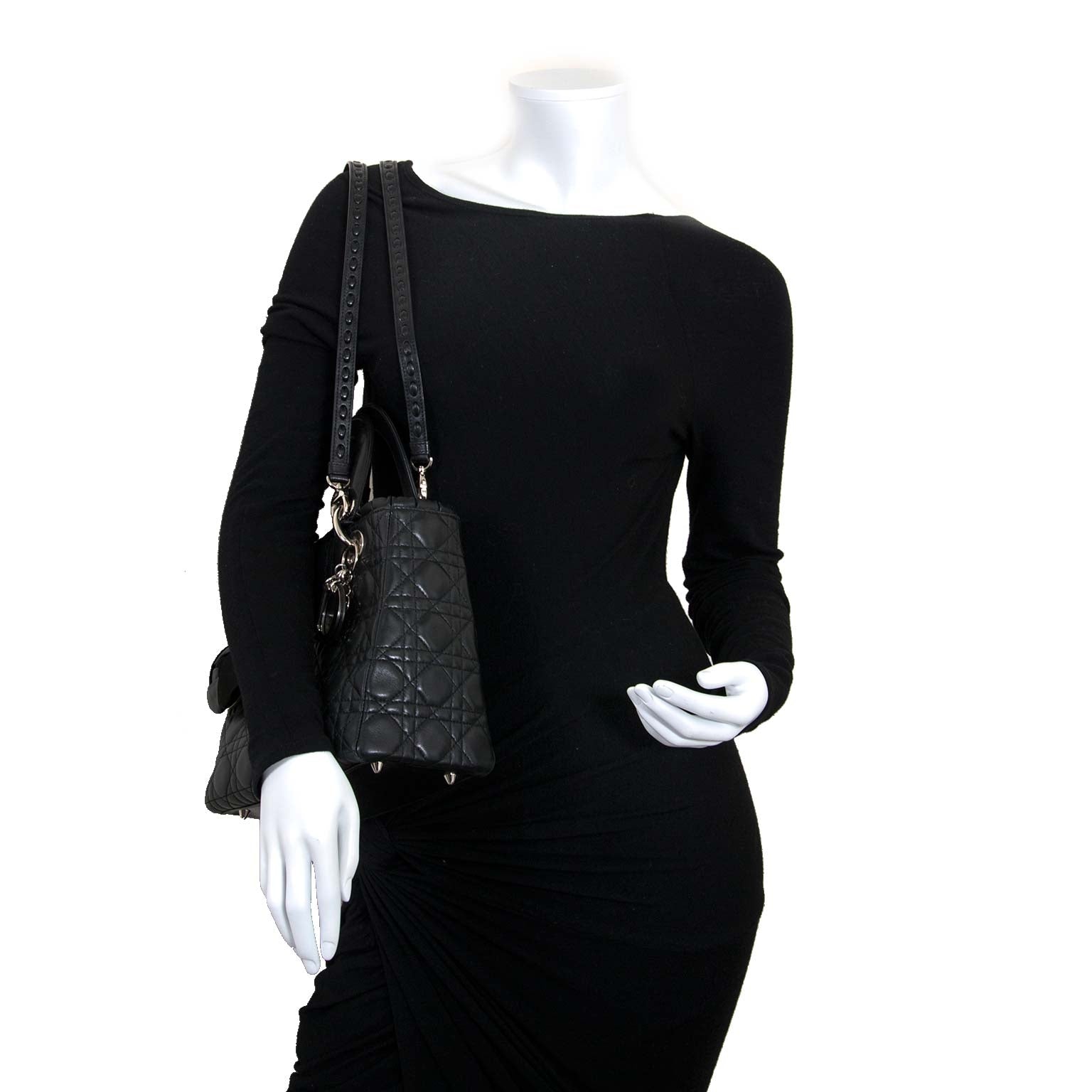 seconde main Christian Dior Lady Dior Black Medium Bag en vendre chez labellov au meilleur prix
