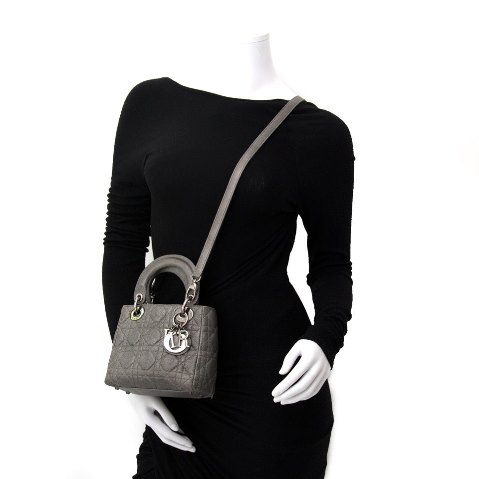 Koop uw Dior Grey Patent Quilted Mini Lady Bag bij Labellov secondhand designer antwerpen belgië