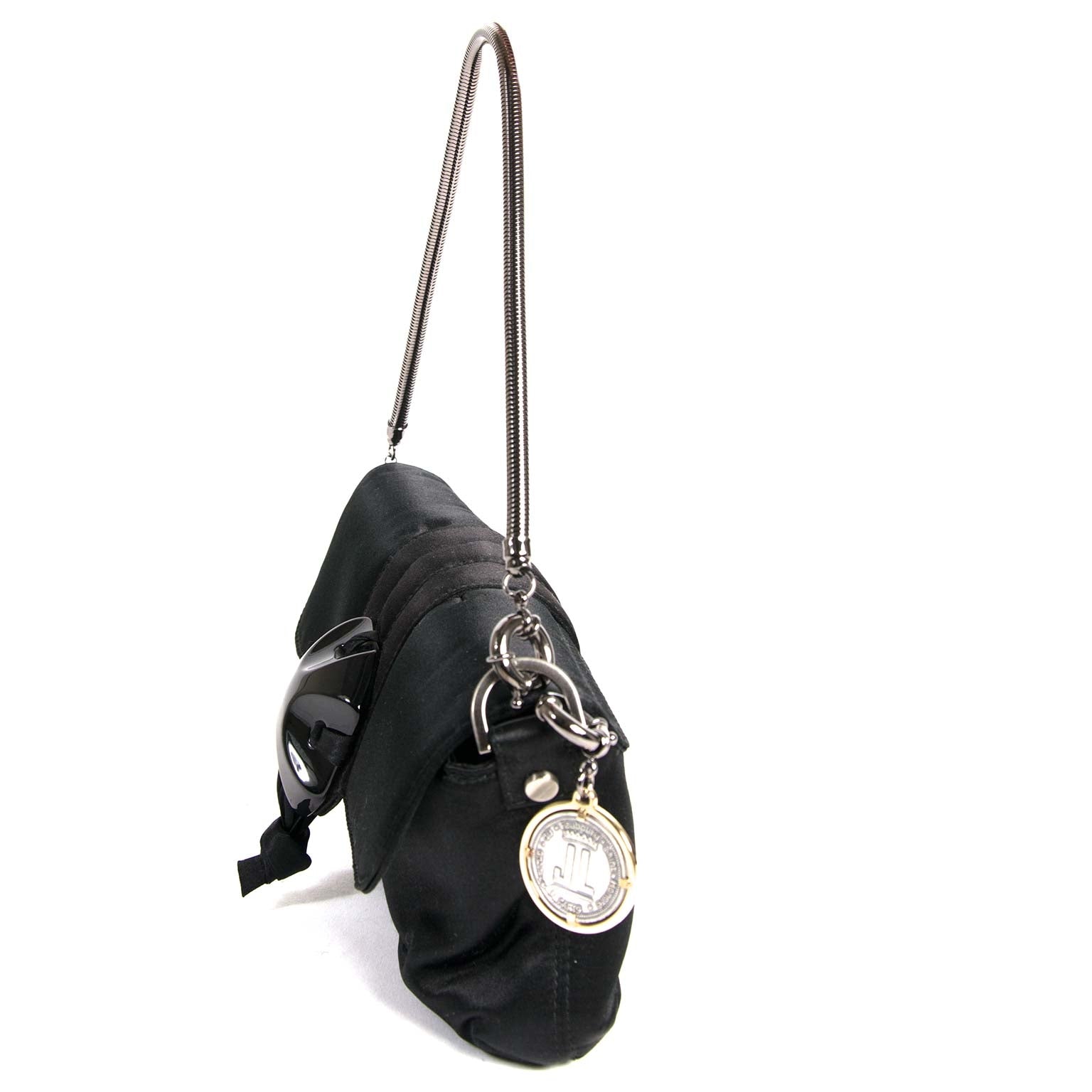 koop authentieke Lanvin Black Satin Flap Clutch bij labellov aan de beste prijs