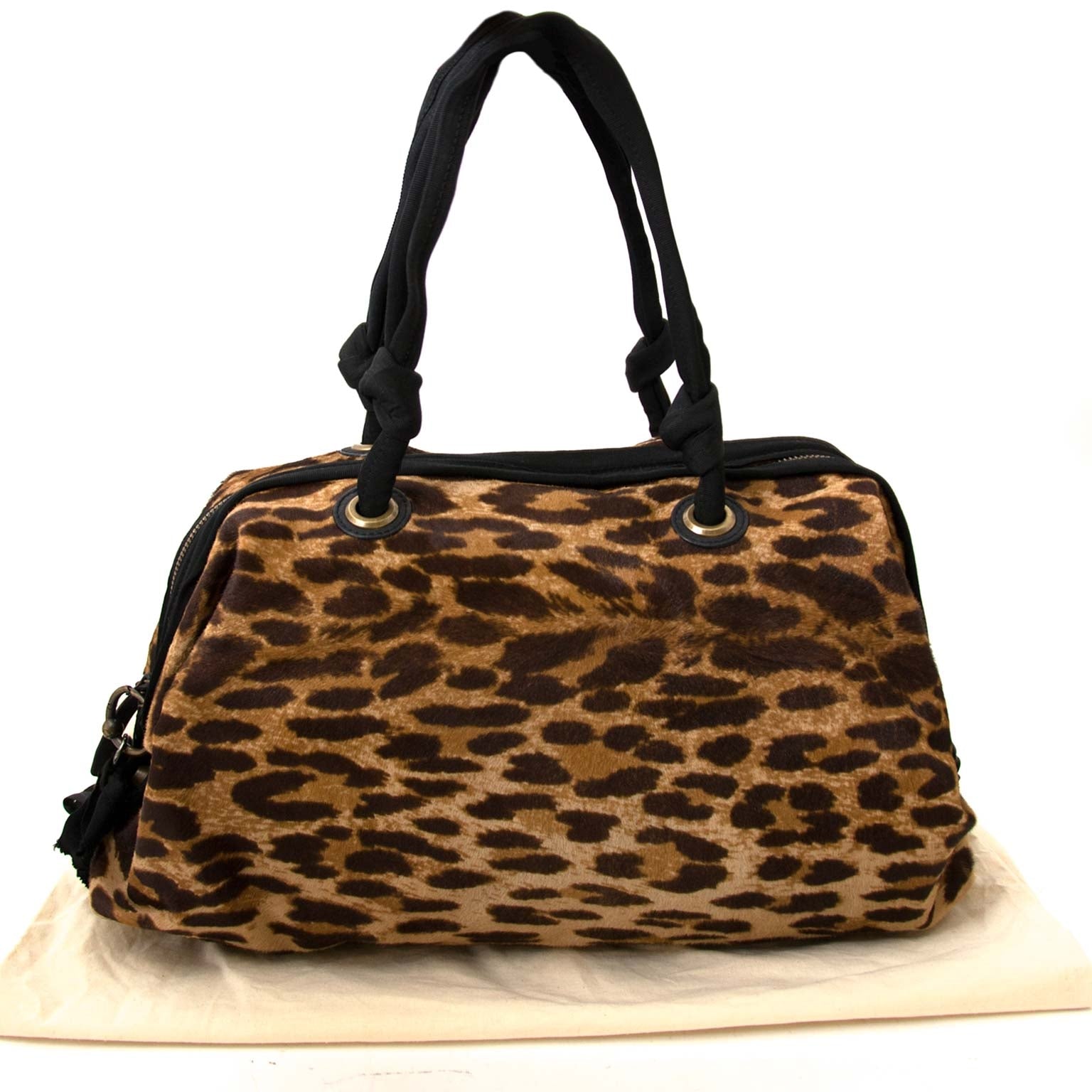 Achète des sacs authéntiques de Lanvin à Labellov vintage webshop de mode