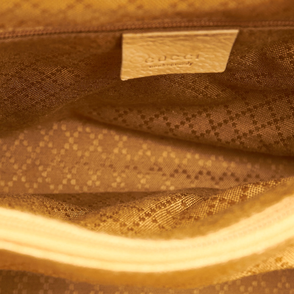 Buy an authentic second hand Gucci Vintage Cream Diana Bamboo Leather Top Handle in very good condition at Labellov