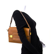 Vintage Delvaux Le Madame Cognac for the best price at Labellov webshop. Safe and secure online shopping with 100% authenticity. Vintage Delvaux Le Madame Cognac pour le meilleur prix.