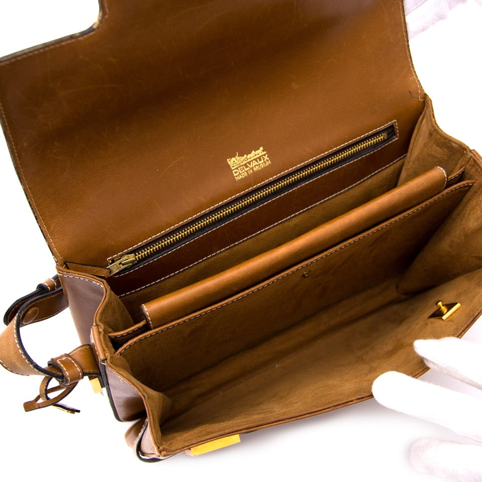 Vintage Delvaux Le Madame Cognac for the best price at Labellov webshop. Safe and secure online shopping with 100% authenticity. Vintage Delvaux Le Madame Cognac pour le meilleur prix.