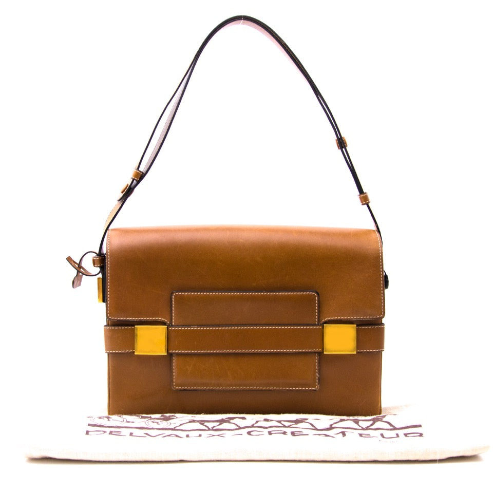 Vintage Delvaux Le Madame Cognac for the best price at Labellov webshop. Safe and secure online shopping with 100% authenticity. Vintage Delvaux Le Madame Cognac pour le meilleur prix.