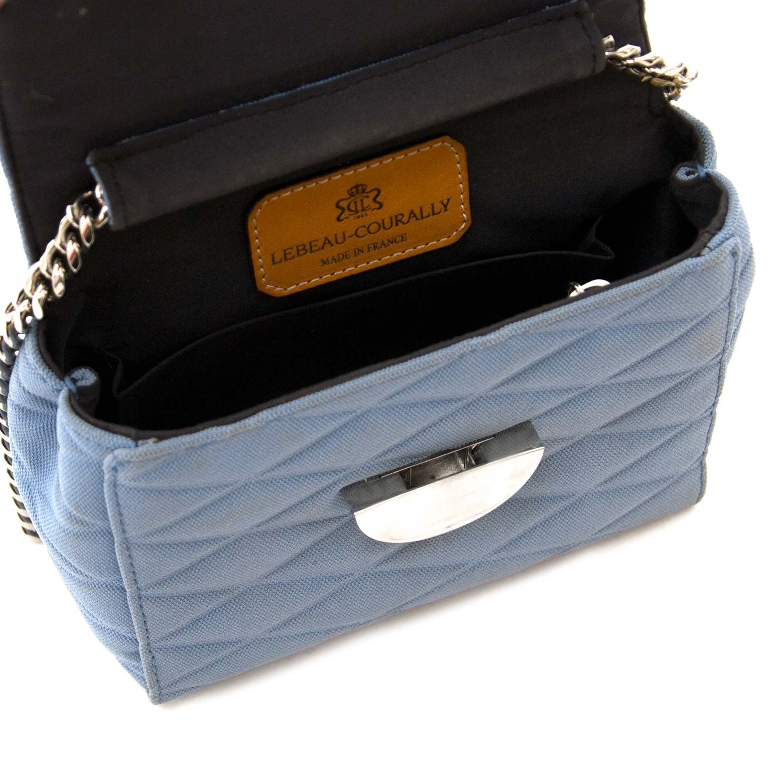Buy secondhand Lebeau-Courally handbag at Labellov. Safe online shopping. Koop tweedehands Lebeau-Courally handtas bij Labellov. Veilig online shoppen. Achetez un Lebeau-Courally sac à main usagé chez Labellov. Achats en ligne en toute securité.