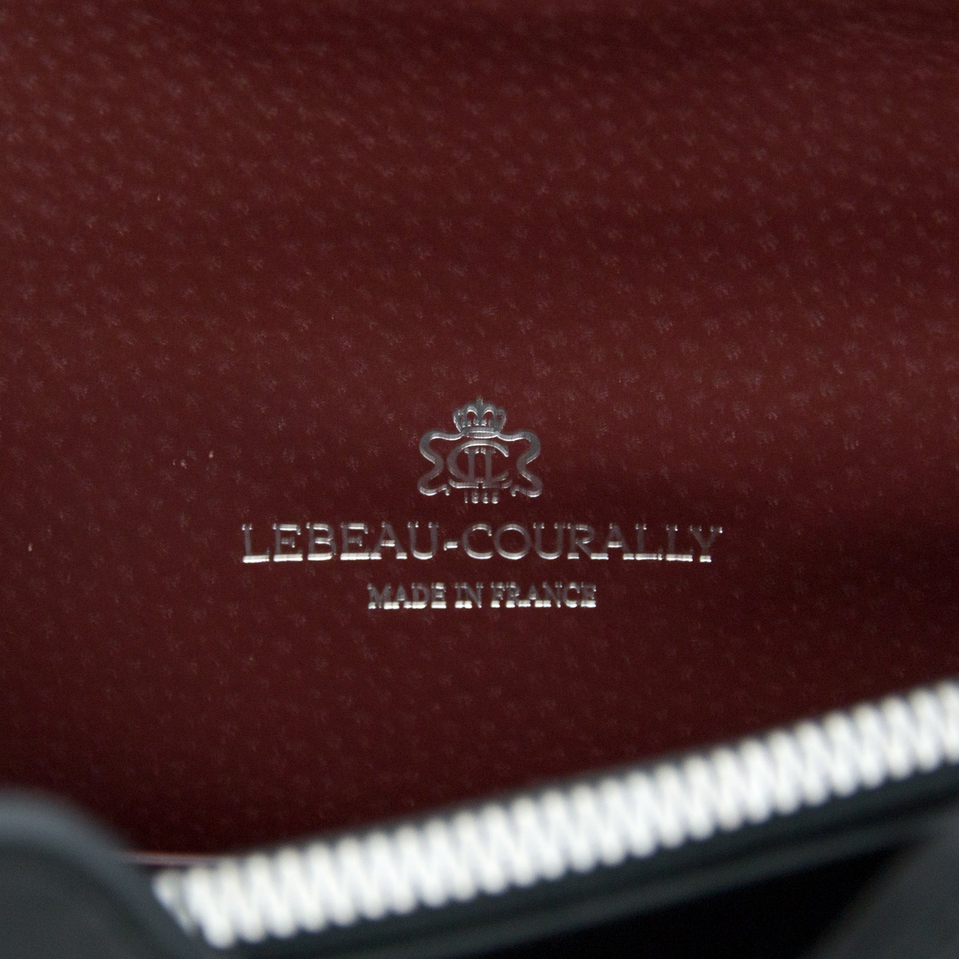 Maintenant en ligne, un seconde-main Lebeau-Courally 'Conqueror' porte-documents sur www.labellov.com au meilleur prix.