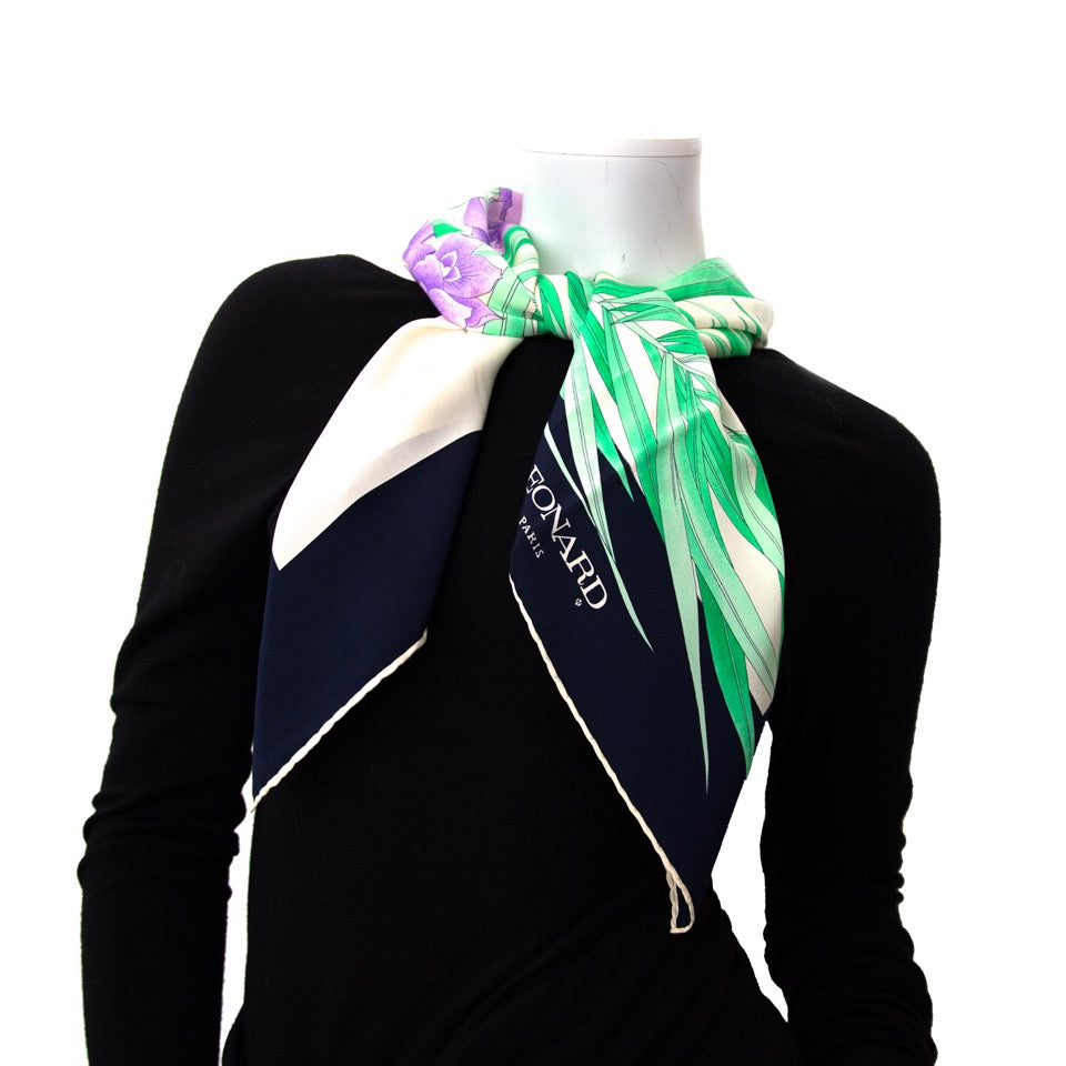 Vintage Leonard scarf for the best price at Labellov webshop. Safe and secure online shopping with 100% authenticity. Vintage Leonard foulards pour le meilleur prix.