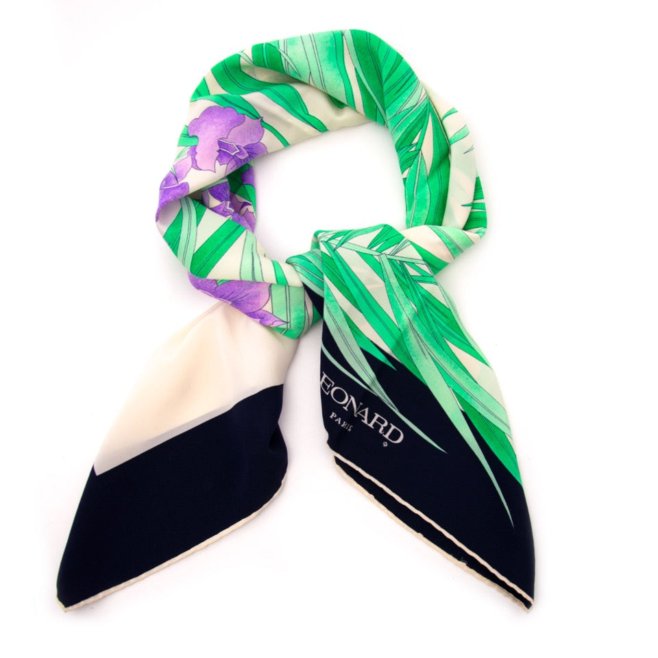 Vintage Leonard scarf for the best price at Labellov webshop. Safe and secure online shopping with 100% authenticity. Vintage Leonard foulards pour le meilleur prix.