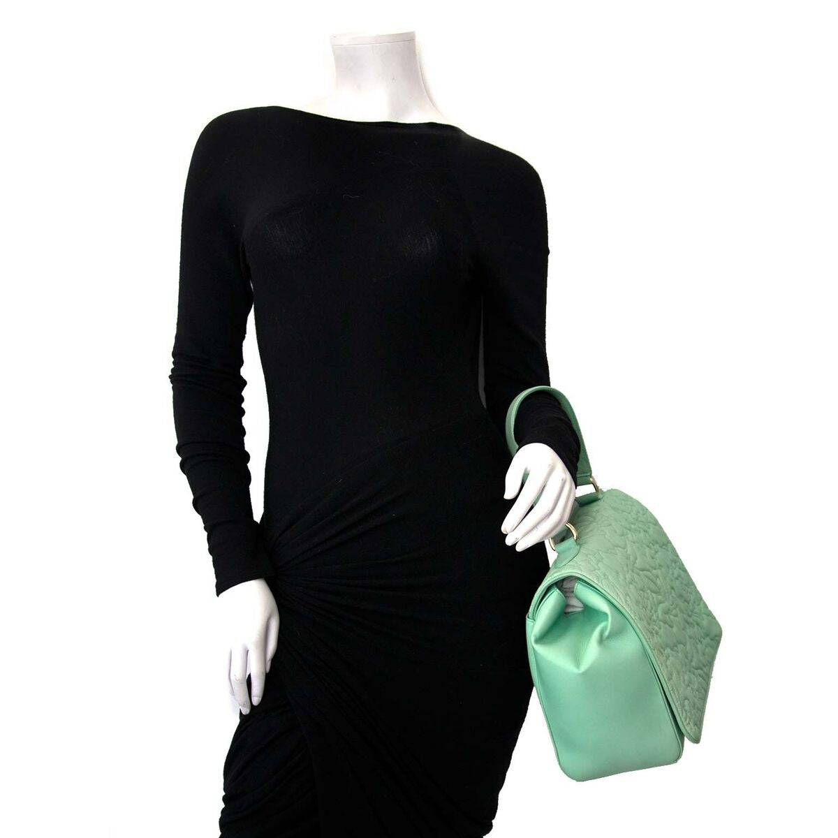 Kaufen Sie authentische Secondhand Leonard Taschen zu fairen Preisen bei LabelLOV. Sicheres Online-Shopping.