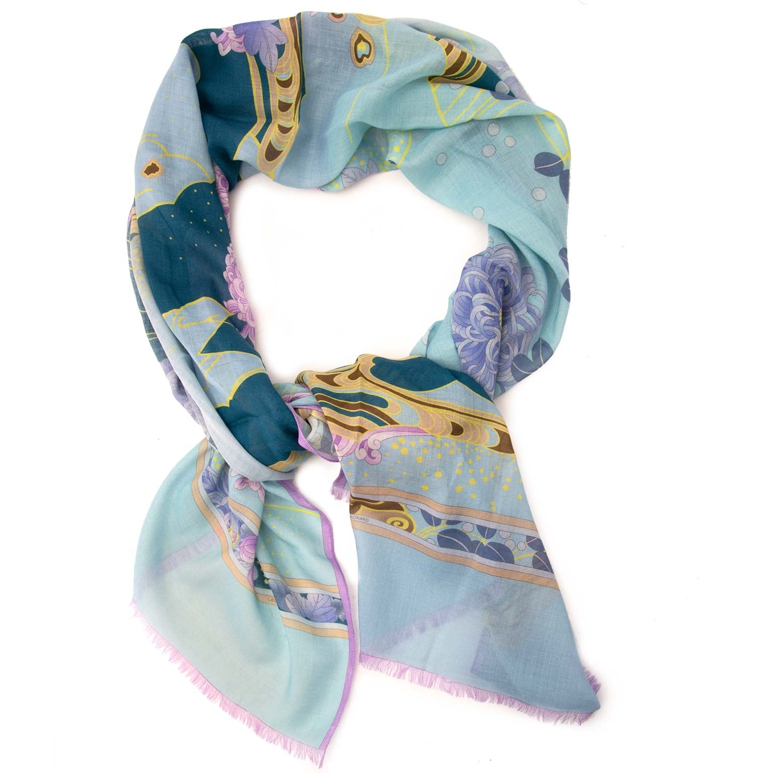 Leonard Blue Pastels Plants Cashmere Silk Scarf Buy authentic designer Leonard secondhand bags at Labellov at the best price. Safe and secure shopping. Koop tweedehands authentieke Leonard tassen bij designer webwinkel labellov.