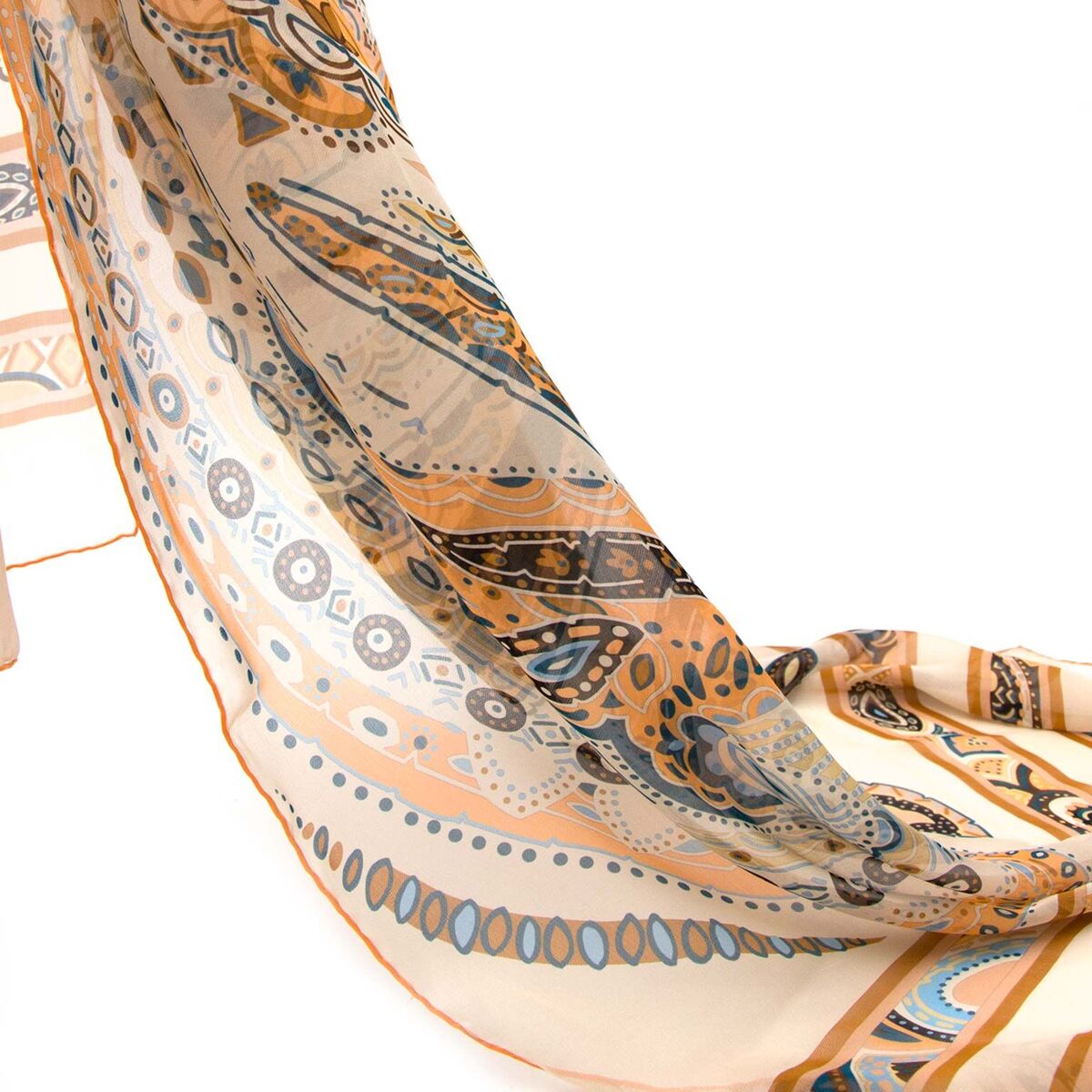 Koop authentieke tweedehands Leonard sjaal in paisly print aan een eerlijke prijs bij LabelLOV. Veilig online shoppen. Luxe merken aan een goede prijs.