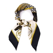 Vintage Hermès Carré scarf for the best price at Labellov webshop. Safe and secure online shopping with 100% authenticity. Vintage Hermès Carré foulards pour le meilleur prix.