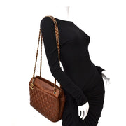 Vintage Chanel brown Shopper for the best price at Labellov webshop. Safe and secure online shopping with 100% authenticity. Vintage Chanel brun Shopper pour le meilleur prix.