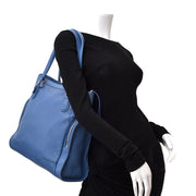 Searching for the perfect daily Delvaux? We buy and sell your 100% authentic designer bags for the best price. Zoekt u voor de ideale dagelijkse Delvaux? Wij kopen en verkopen uw 100% authentieke handtassen voor de beste prijs.
