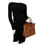 Vintage Céline micro debossed handbag for the best price at Labellov webshop. Safe and secure online shopping with 100% authenticity. Vintage Céline micro debossed sac à main pour le meilleur prix.